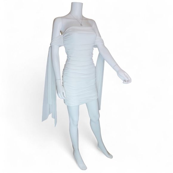 NWT $248 ELLIATT Celina Off The Shoulder Mini Dress Small in White RARE - Picture 4 of 6